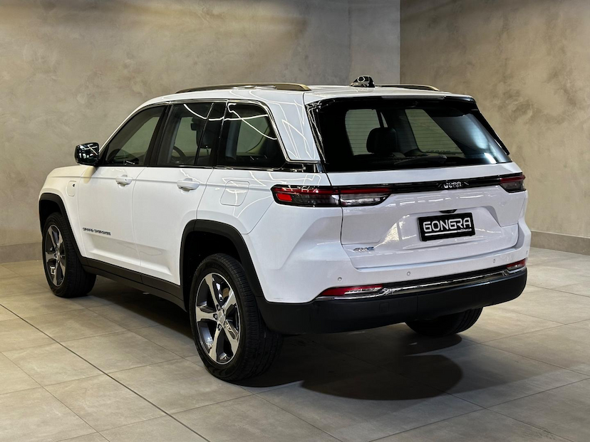 Foto do veículo JEEP CHEROKEE GRAND  4XE 2.0 T. AUT. (HIBRIDO) 2023 10.185 KM 399.900,00
