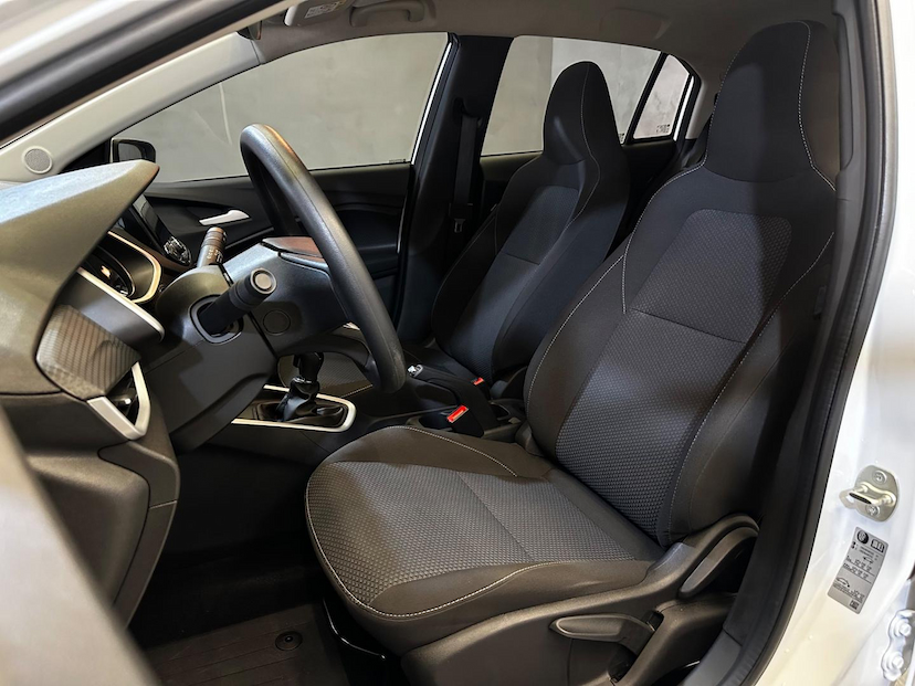 Foto do veículo CHEVROLET ONIX  10MT LT2 2025 12.801 KM 82.900,00
