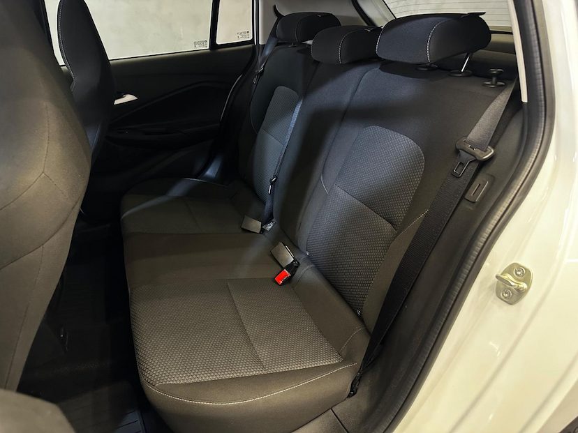 Foto do veículo CHEVROLET ONIX  10MT LT2 2025 12.801 KM 82.900,00