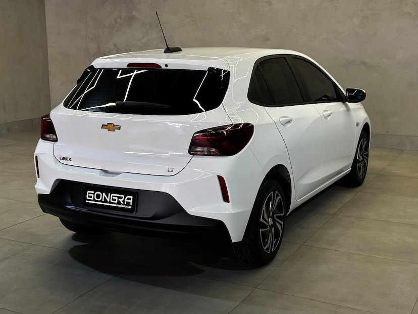 Foto do veículo CHEVROLET ONIX  10MT LT2 2025 12.801 KM 82.900,00