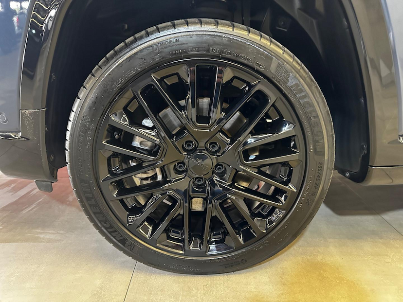 Foto do veículo JEEP COMPASS  S 4XE HIBRIDO 2023 13.177 KM 196.900,00