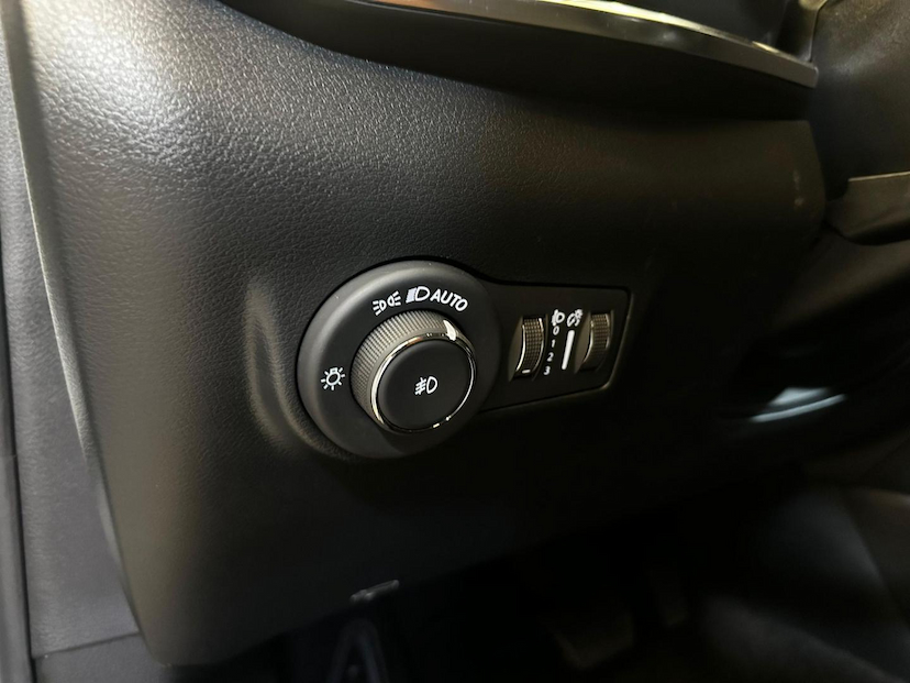Foto do veículo JEEP COMPASS  LIMITED TF 2024 21.363 KM 166.900,00