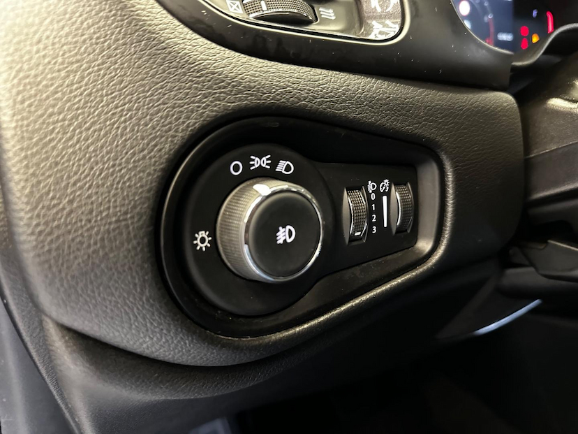 Foto do veículo JEEP RENEGADE  LONGITUDE T270 1.3 TB 4X2 FLEX AUT 2022 58.324 KM 101.900,00