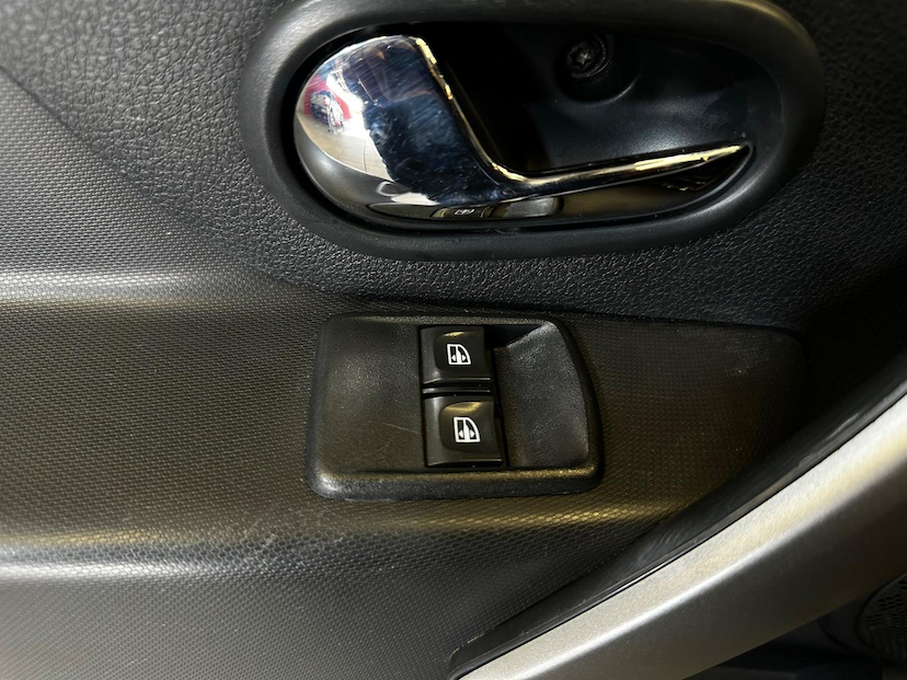 Foto do veículo RENAULT SANDERO  1.6 EXPRESSION 16V FLEX 4P MANUAL 2015 125.000 KM 42.900,00