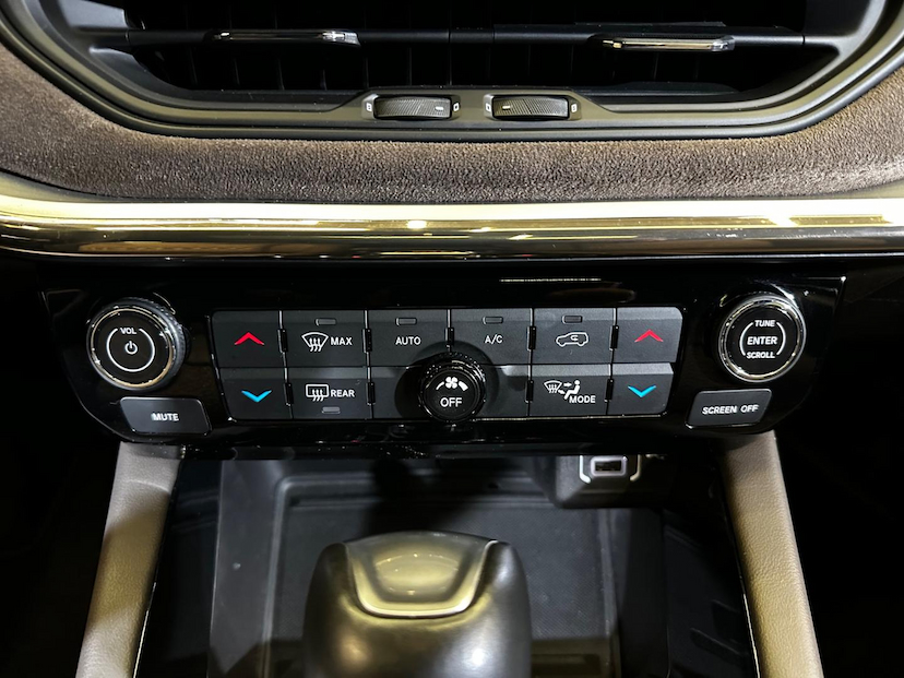 Foto do veículo JEEP COMMANDER  OVERLAND T270 1.3 TB FLEX AUT 2024 23.912 KM 209.900,00