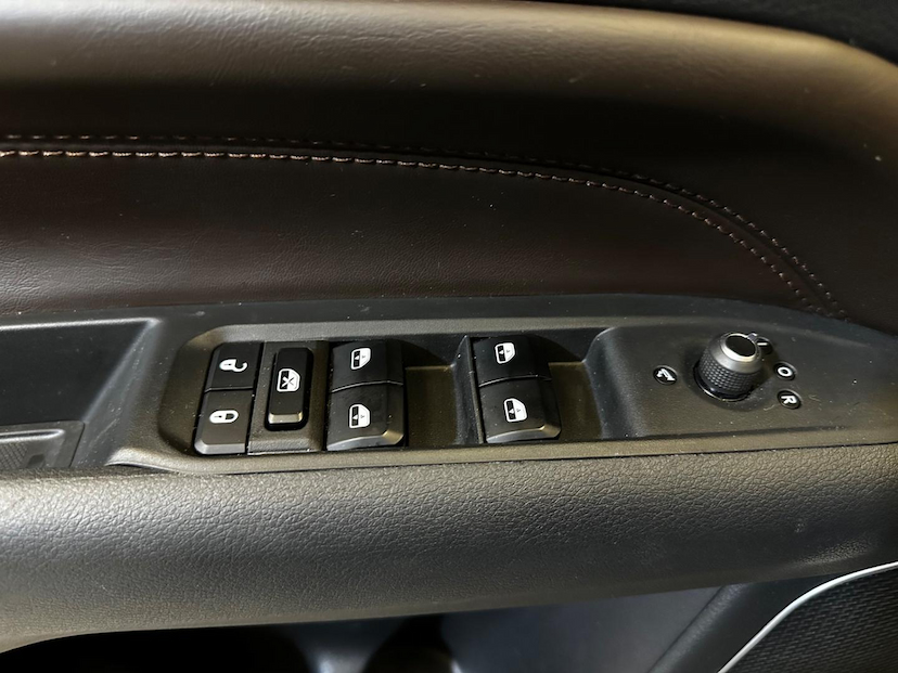 Foto do veículo JEEP COMMANDER  OVERLAND T270 1.3 TB FLEX AUT 2024 23.912 KM 209.900,00
