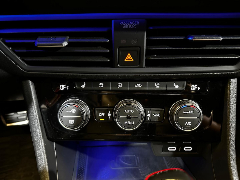 Foto do veículo VOLKSWAGEN JETTA  GLI 350 TSI 2.0 16V 4P AUT 2023 36.321 KM 202.900,00