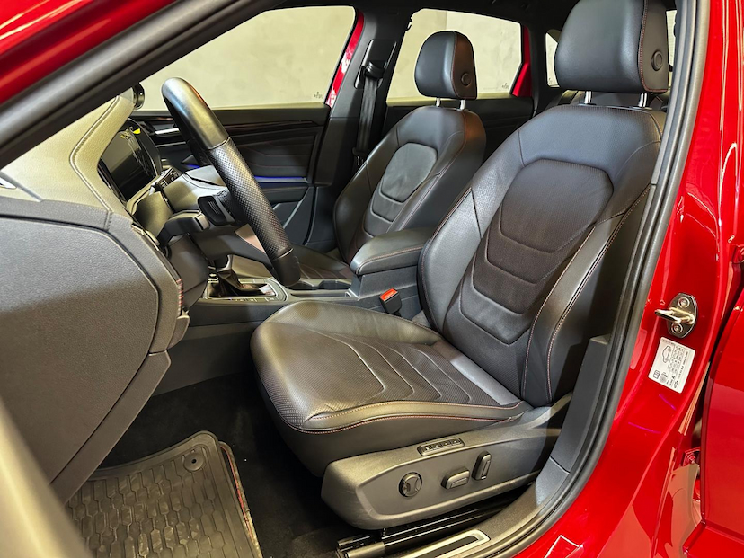 Foto do veículo VOLKSWAGEN JETTA  GLI 350 TSI 2.0 16V 4P AUT 2023 36.321 KM 202.900,00