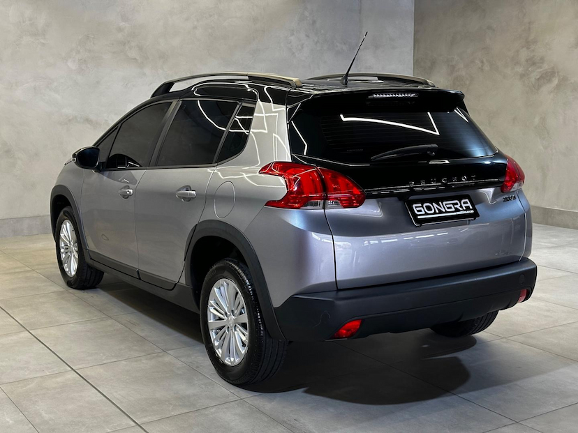 Foto do veículo PEUGEOT 2008  ALLURE EAT6 2023 15.903 KM 78.900,00