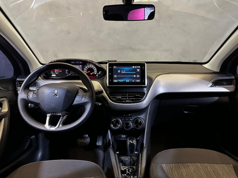 Foto do veículo PEUGEOT 2008  ALLURE EAT6 2023 15.903 KM 78.900,00