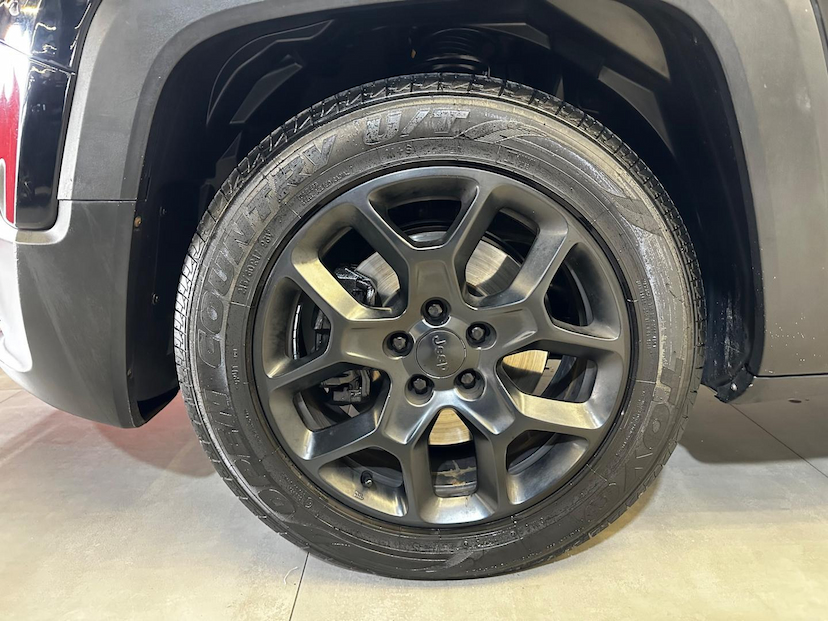 Foto do veículo JEEP RENEGADE  1.8 16V FLEX LONGITUDE 4P AUTOMATICO 2016 86.209 KM 73.900,00