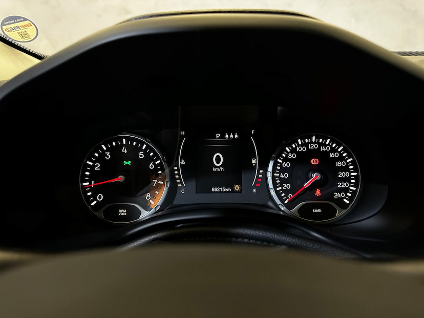 Foto do veículo JEEP RENEGADE  1.8 16V FLEX LONGITUDE 4P AUTOMATICO 2016 86.209 KM 73.900,00
