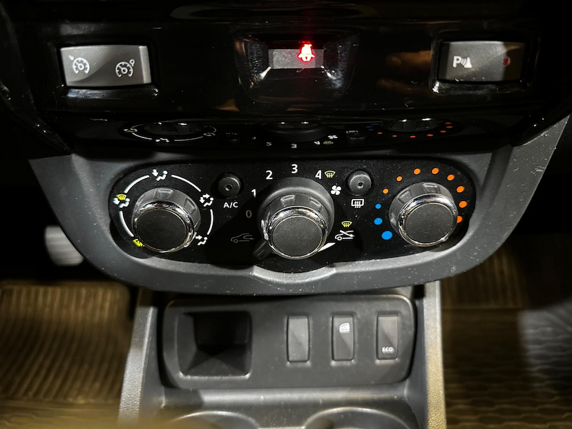 Foto do veículo RENAULT DUSTER OROCH  1.6 SCE EXPRESS MANUAL 2022 62.941 KM 84.900,00