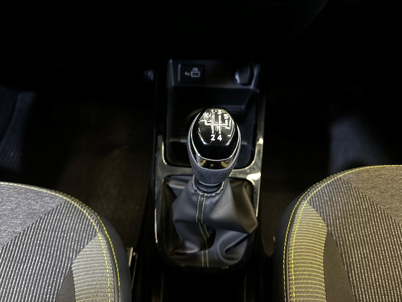 Foto do veículo RENAULT KWID  OUTSIDER 1.0 2024 18.000 KM 64.900,00