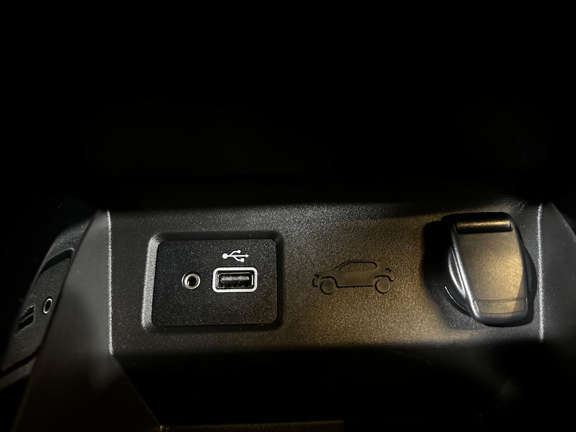 Foto do veículo RENAULT KWID  OUTSIDER 1.0 2024 18.000 KM 64.900,00