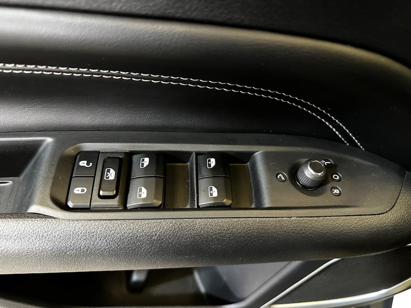 Foto do veículo JEEP COMPASS  LONG. T270 1.3 TB 4X2 FLEX AUT. 2023 23.051 KM 135.900,00