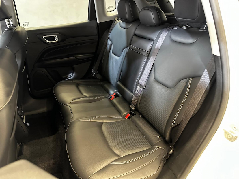 Foto do veículo JEEP COMPASS  LONG. T270 1.3 TB 4X2 FLEX AUT. 2023 23.051 KM 135.900,00