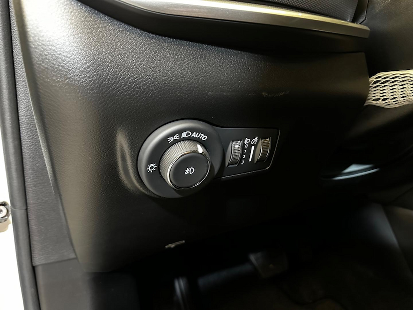 Foto do veículo JEEP COMPASS  LONGITUDE T270 TURBO FLEX AUT. 2025 141 KM 179.900,00