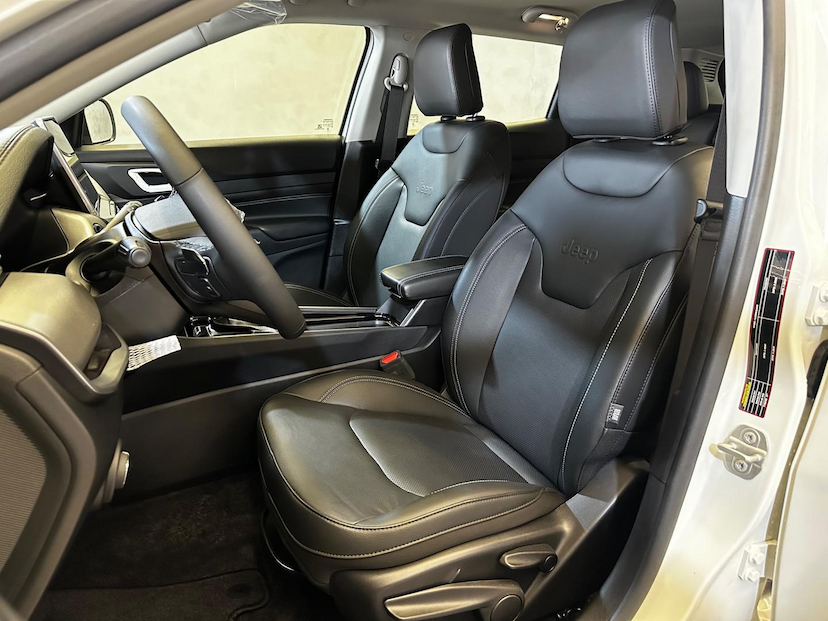 Foto do veículo JEEP COMPASS  LONGITUDE T270 TURBO FLEX AUT. 2025 141 KM 179.900,00