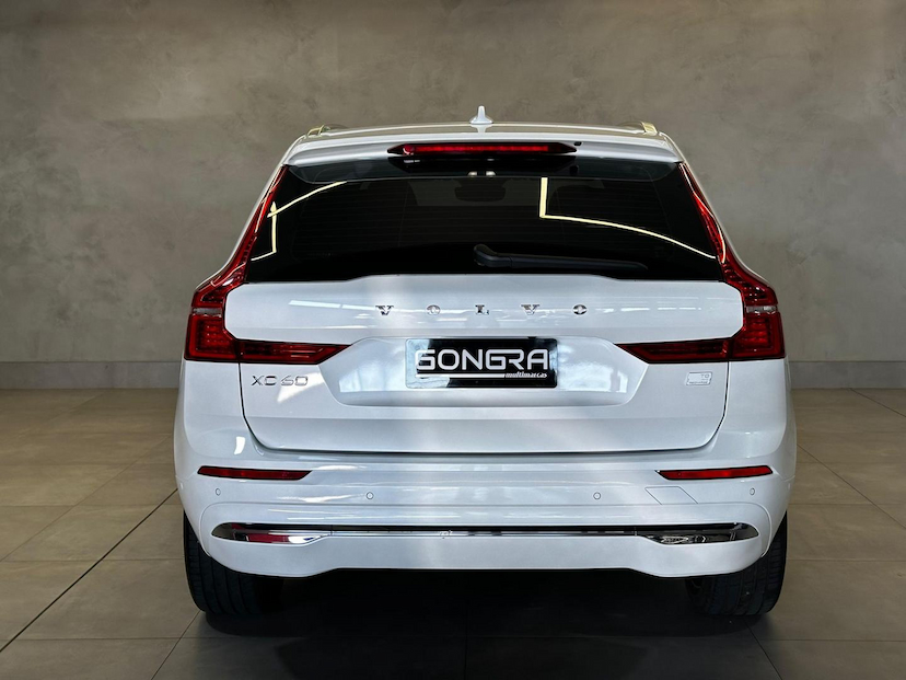 Foto do veículo VOLVO XC60  T8 ULTIMATE 2.0 AWD (HIBRIDO) 2023 17.446 KM 329.900,00