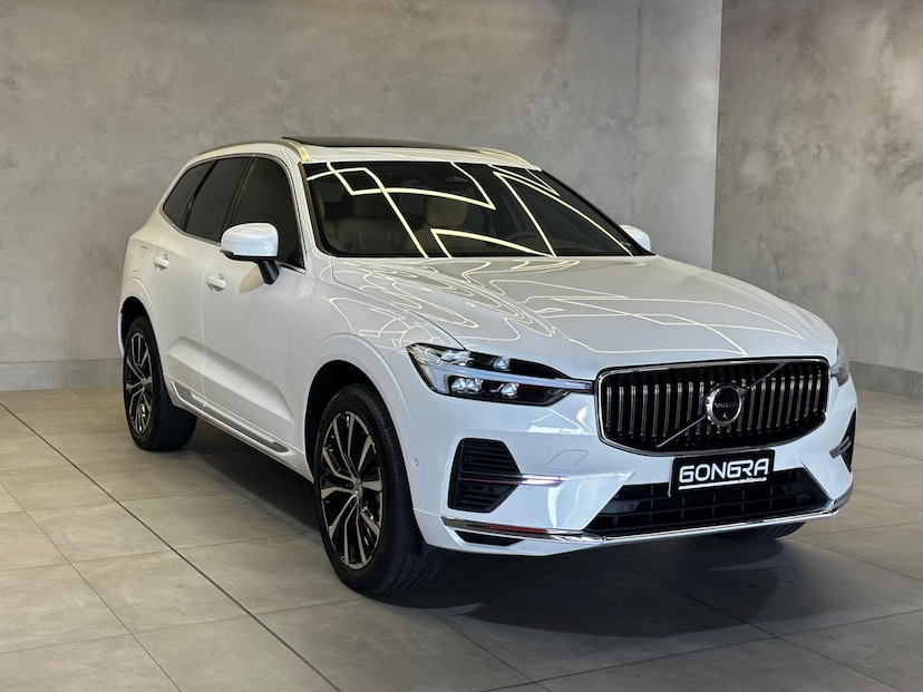 Foto do veículo VOLVO XC60  T8 ULTIMATE 2.0 AWD (HIBRIDO) 2023 17.446 KM 329.900,00