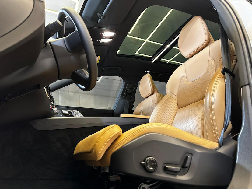 Foto do veículo VOLVO XC60  T8 ULTIMATE 2.0 AWD (HIBRIDO) 2023 17.446 KM 329.900,00