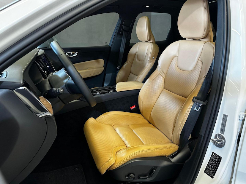Foto do veículo VOLVO XC60  T8 ULTIMATE 2.0 AWD (HIBRIDO) 2023 17.446 KM 329.900,00