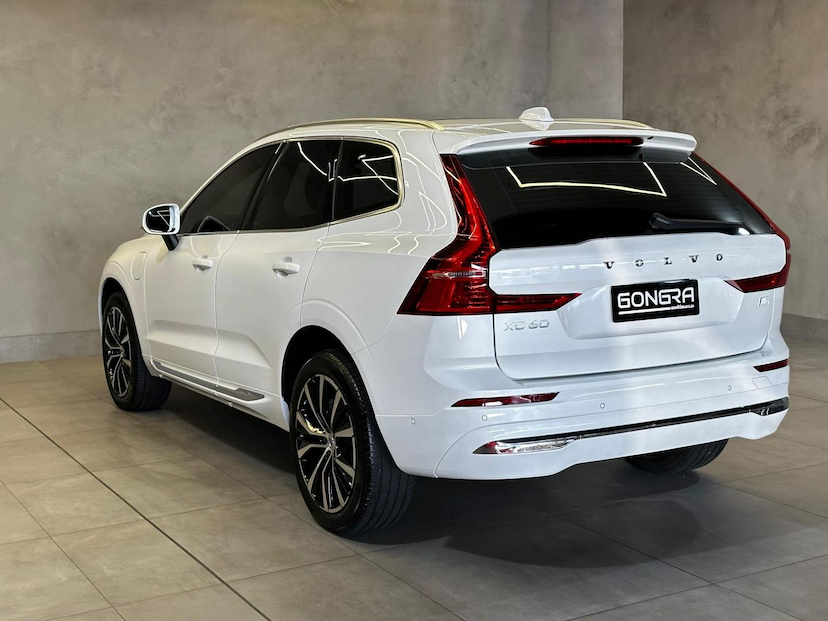 Foto do veículo VOLVO XC60  T8 ULTIMATE 2.0 AWD (HIBRIDO) 2023 17.446 KM 329.900,00