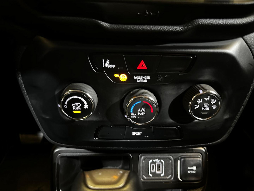 Foto do veículo JEEP RENEGADE  SPORT T270 1.3 TB 4X2 FLEX AUT. 2023 72.330 KM 96.900,00
