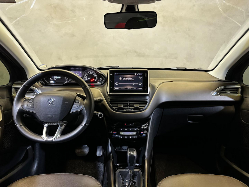 Foto do veículo PEUGEOT 2008  GRIFFE 1.6 TURBO FLEX 16V 5P AUT. 2020 55.700 KM 79.900,00