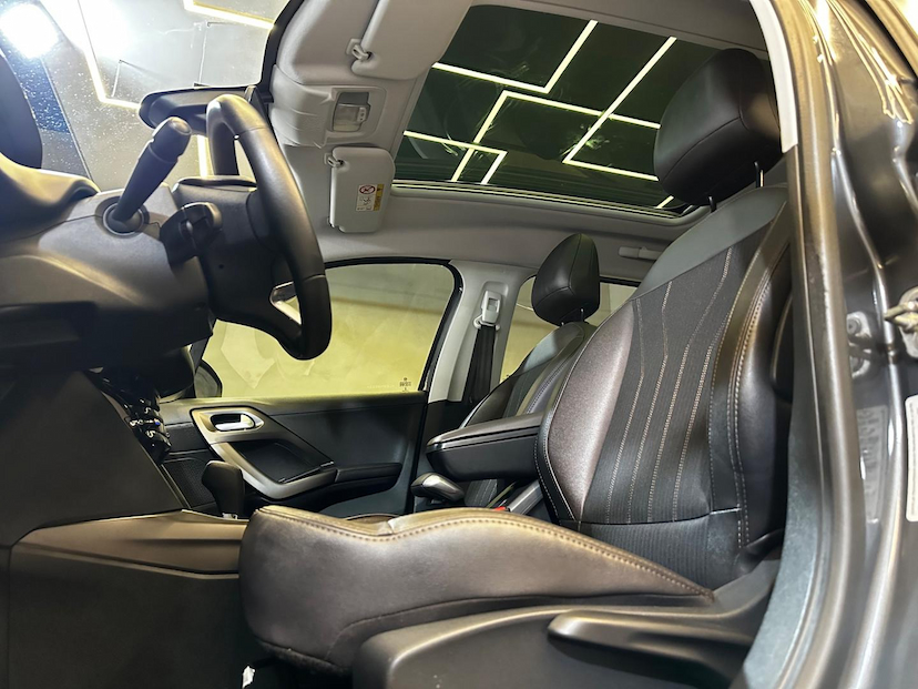Foto do veículo PEUGEOT 2008  GRIFFE 1.6 TURBO FLEX 16V 5P AUT. 2020 55.700 KM 79.900,00