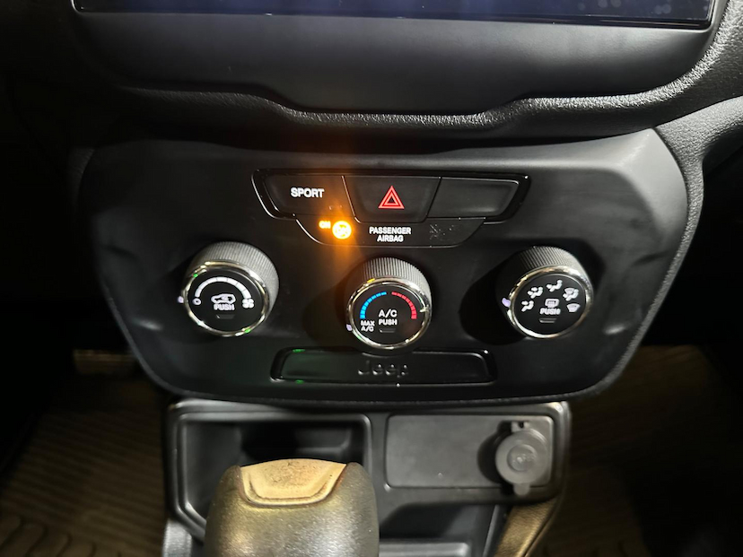 Foto do veículo JEEP RENEGADE  1.8 16V FLEX 4P 2020 60.825 KM 78.900,00