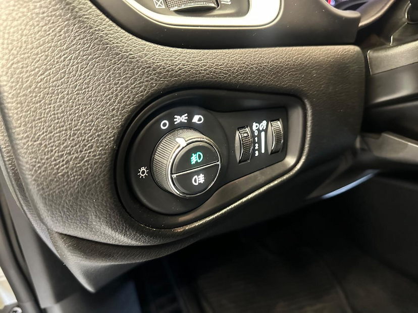 Foto do veículo JEEP RENEGADE  1.8 16V FLEX 4P 2020 60.825 KM 78.900,00