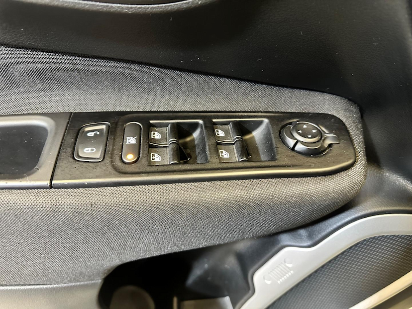Foto do veículo JEEP RENEGADE  1.8 16V FLEX 4P 2020 60.825 KM 78.900,00