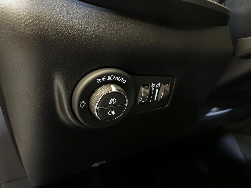 Foto do veículo JEEP COMPASS  LONG. T270 1.3 TB 4X2 FLEX AUT. 2022 22.549 KM 134.900,00
