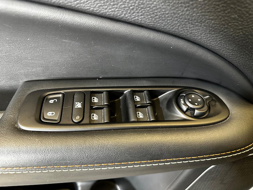 Foto do veículo JEEP COMPASS  LONGITUDE F 2021 60.417 KM 112.900,00