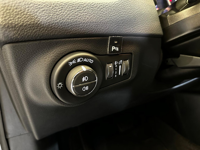Foto do veículo JEEP COMPASS  LONGITUDE F 2021 60.417 KM 112.900,00