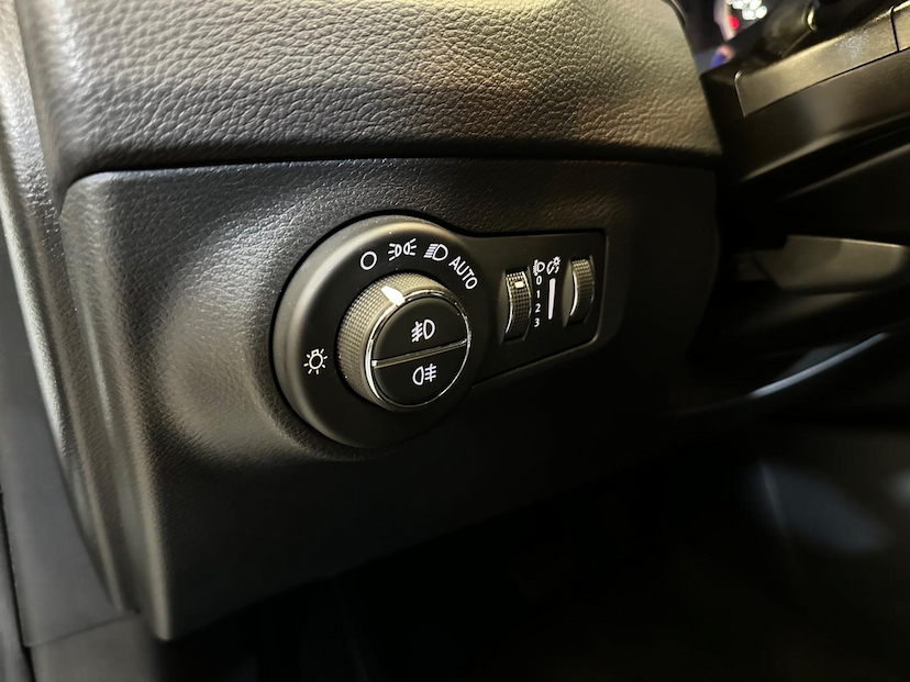 Foto do veículo JEEP COMPASS  LONGITUDE 2.0 4X2 FLEX 16V AUT 2017 85.509 KM 89.900,00