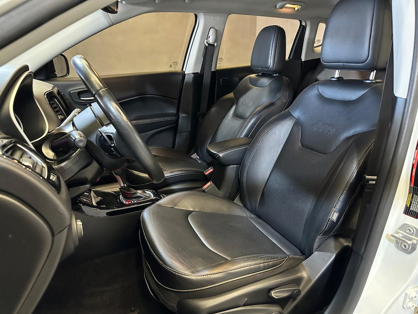 Foto do veículo JEEP COMPASS  LONGITUDE 2.0 4X2 FLEX 16V AUT 2017 85.509 KM 89.900,00