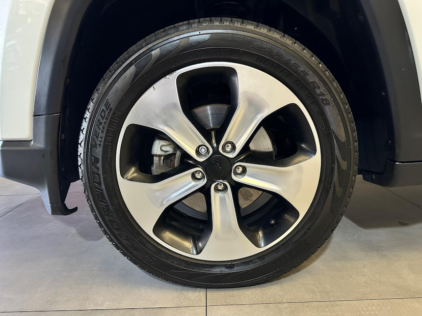 Foto do veículo JEEP COMPASS  LONGITUDE 2.0 4X2 FLEX 16V AUT 2017 85.509 KM 89.900,00