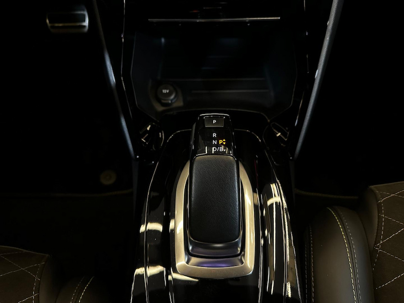 Foto do veículo PEUGEOT 208 E-208 GT 5P AUT. 2022 2.921 KM 115.900,00