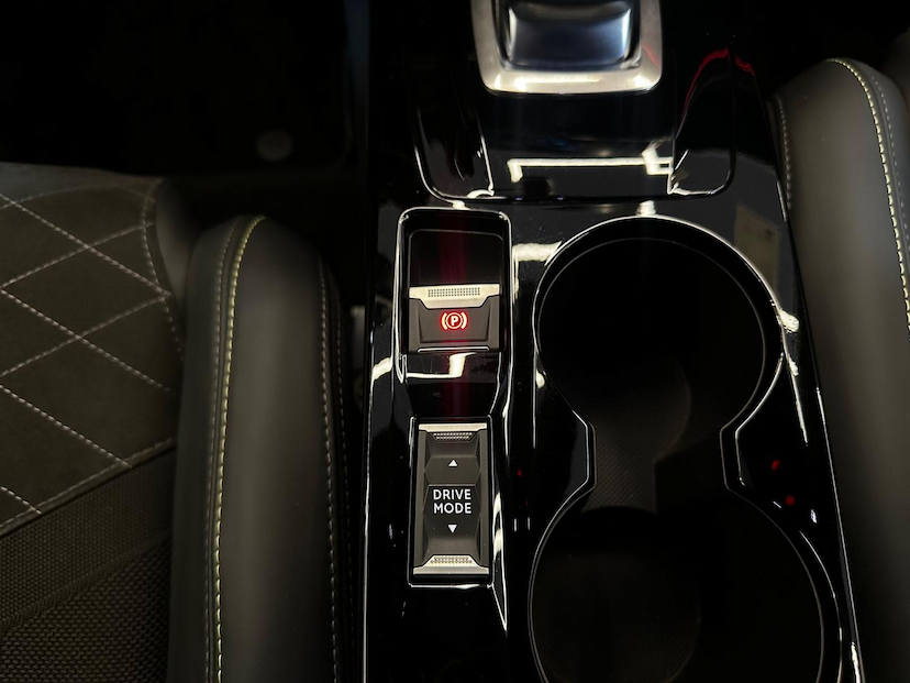 Foto do veículo PEUGEOT 208 E-208 GT 5P AUT. 2022 2.921 KM 115.900,00