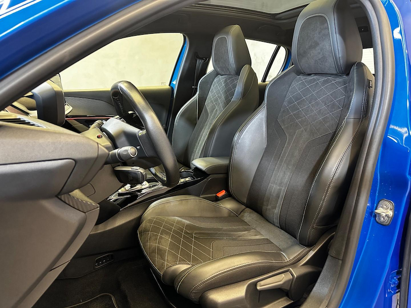 Foto do veículo PEUGEOT 208 E-208 GT 5P AUT. 2022 2.921 KM 115.900,00