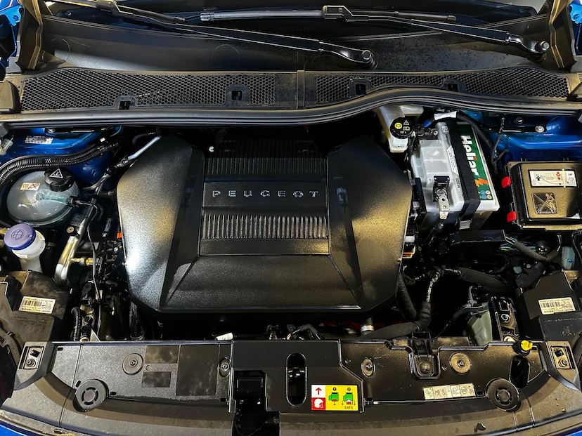 Foto do veículo PEUGEOT 208 E-208 GT 5P AUT. 2022 2.921 KM 115.900,00