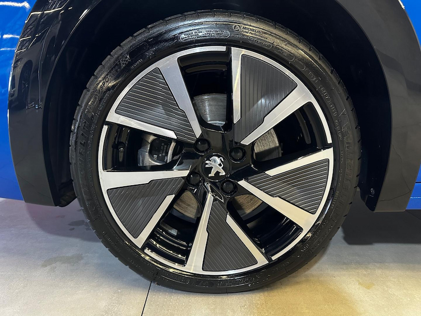 Foto do veículo PEUGEOT 208 E-208 GT 5P AUT. 2022 2.921 KM 115.900,00