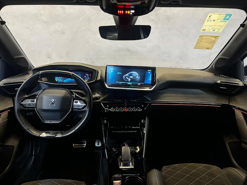 Foto do veículo PEUGEOT 208 E-208 GT 5P AUT. 2022 2.921 KM 115.900,00