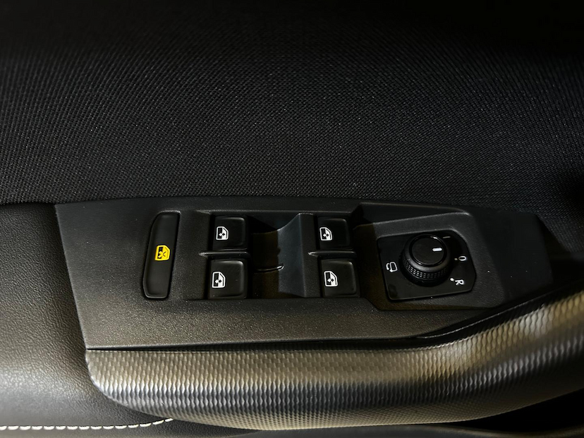 Foto do veículo VOLKSWAGEN NIVUS  1.0 200 TSI HIGHLINE 2025 6.435 KM 149.900,00