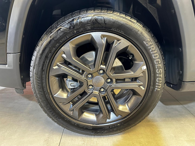 Foto do veículo JEEP COMPASS  LONG. T270 1.3 TB 4X2 FLEX AUT. 2025 7.890 KM 176.900,00