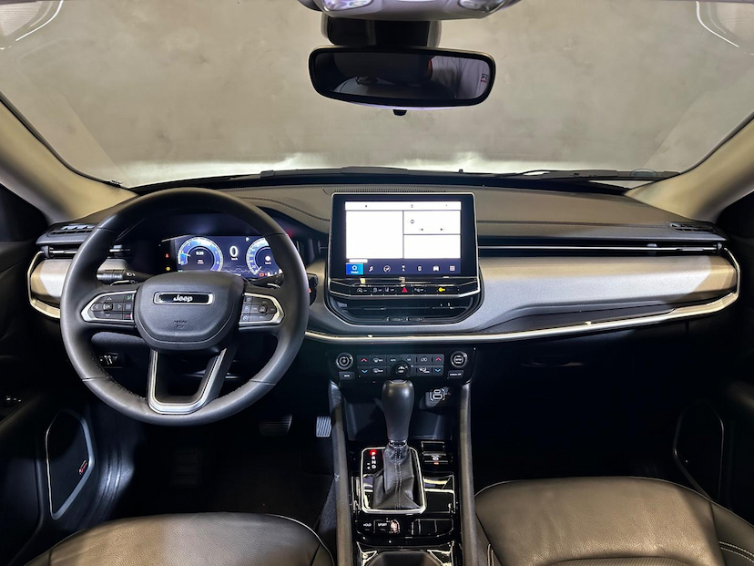 Foto do veículo JEEP COMPASS  LONG. T270 1.3 TB 4X2 FLEX AUT. 2025 19.649 KM 155.900,00