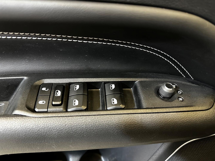 Foto do veículo JEEP COMPASS  LONG. T270 1.3 TB 4X2 FLEX AUT. 2025 19.649 KM 155.900,00
